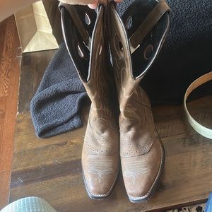 Cowgirl boots, mid calf